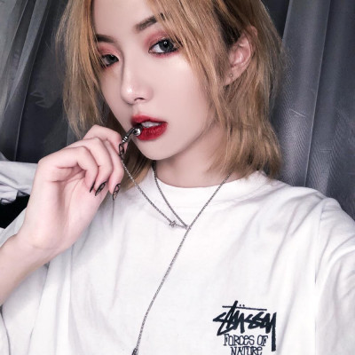 Dây chuyền vòng cổ mô hình tai nghe hot trend giới trẻ