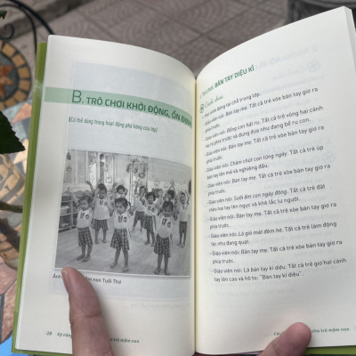 KỸ NĂNG TỔ CHỨC TRÒ CHƠI CHO TRẺ MẦM NON – Trần Phiêu và Mai Quế Anh – NXB Trẻ (Bìa mềm)