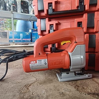 MÁY CƯA LỌNG 580W DCK KMQ85 - HÀNG CHÍNH HÃNG