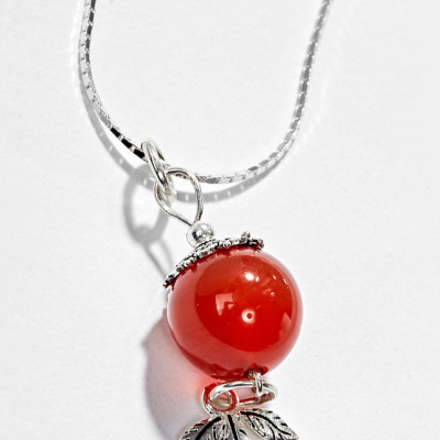 Dây Chuyền Mặt Đá Mã Não Đỏ Phối 3 Lá Bạc Ngọc Quý Gemstones