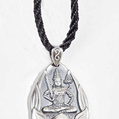 Mặt Dây Chuyền Bạc Phật Bản Mệnh Tuổi Sửu Dần Hư Không Tạng Ngọc Quý Gemstones