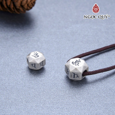 Charm bạc đa giác xỏ ngang lục tự minh chú - Ngọc Quý Gemstones