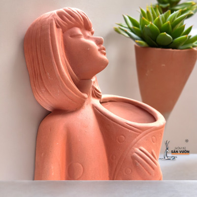 Chậu Gốm Đất Nung Cô Gái Ôm Hoa