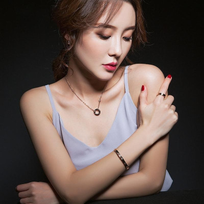 Dây chuyền nữ titan thời trang mặt hình tròn thép không gỉ trangsucpt có 3 màu sắc DCNUT07