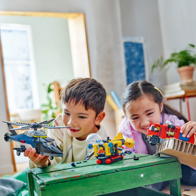 LEGO CITY 60462 Đồ Chơi Lắp Ráp Máy Bay Trực Thăng, Xe Cứu Hỏa (874 chi tiết)