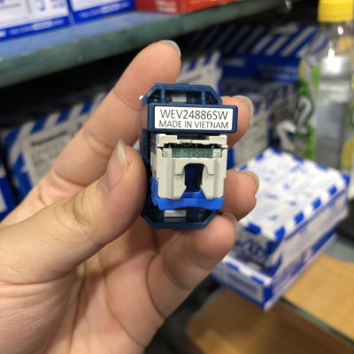 Ổ mạng Cat6 Panasonic WEV-24886SW dòng Wide - Hàng chính hãng