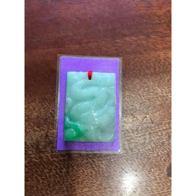 Mặt dây chuyền Mới Chạm Rồng Trắn Ngặm Trái Châu Xanh Ngọc cẩm thạch tự nhiên lên mặt dây chuyền đeo đẹp lắm luôn nè Size dài 32,5mm x ngang 23,8mm x dầy 8,0mm ạ