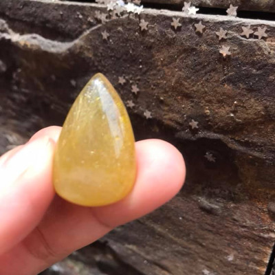 MẶT DÂY CHUYỀN GIỌT NƯỚC ĐÁ THẠCH ANH TÓC VÀNG SIZE NỮ CAO 28,4MM ĐK 17,4MM