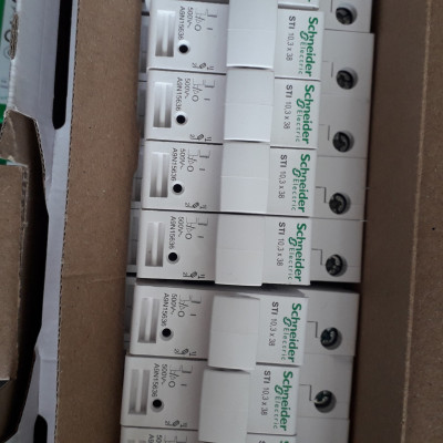 | CHÍNH HÃNG | Đế cầu chì cách ly A9N15636 Schneider 10.3x38