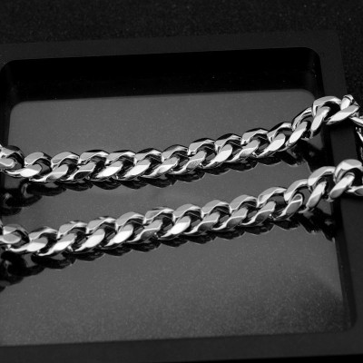 Vòng cổ hợp kim titan không gỉ bản to mạnh mẽ