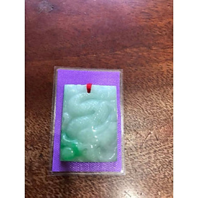 Mặt dây chuyền Mới Chạm Rồng Trắn Ngặm Trái Châu Xanh Ngọc cẩm thạch tự nhiên lên mặt dây chuyền đeo đẹp lắm luôn nè Size dài 32,5mm x ngang 23,8mm x dầy 8,0mm ạ