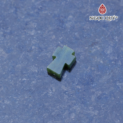 Mặt dây chuyền thánh giá xỏ ngang đá ngọc bích nephrite mệnh hỏa, mộc - Ngọc Quý Gemstones