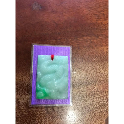 Mặt dây chuyền Mới Chạm Rồng Trắn Ngặm Trái Châu Xanh Ngọc cẩm thạch tự nhiên lên mặt dây chuyền đeo đẹp lắm luôn nè Size dài 32,5mm x ngang 23,8mm x dầy 8,0mm ạ