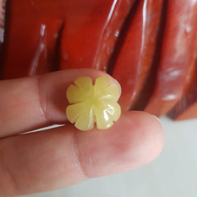 Trang sức phối vòng tay Bông Hoa Cỏ 4 Lá Đá cẩm thạch VÀNG NHẸ NHÀNG đẹp Size bông 14mmx6mm x lỗ đk 2mm Nữ mệnh Kim Thổ Thủy phối với Vòng đeo tay, làm mặt dây chuyền, mặt nhẫn đeo ạ