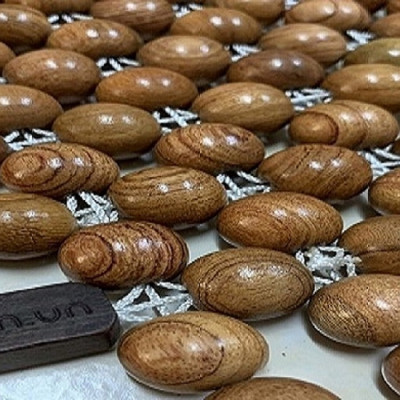 Chiếu Hạt Gỗ Hương Mộc Cao Cấp - Kích Thước 1,6mx2m hạt 1.8cm ( Mian .vn ) 