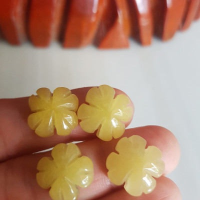 Trang sức phối vòng tay Bông Hoa Cỏ 4 Lá Đá cẩm thạch VÀNG NHẸ NHÀNG đẹp Size bông 14mmx6mm x lỗ đk 2mm Nữ mệnh Kim Thổ Thủy phối với Vòng đeo tay, làm mặt dây chuyền, mặt nhẫn đeo ạ