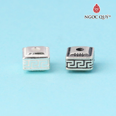 Charm bạc xỏ ngang hình lập phương họa tiết chữ thập - Ngọc Quý Gemstones
