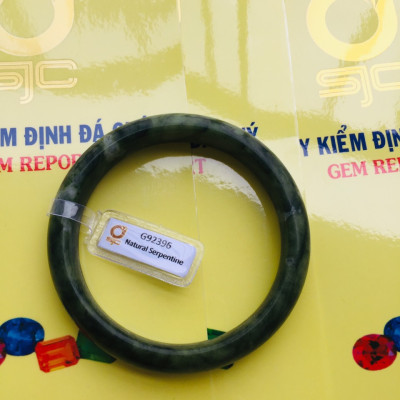 Vòng tay nữ, chất liệu ngọc serpentine xanh rêu, thiết kế bản lá hẹ, kèm bản Photo giấy kiểm định chất lượng tại trung tâm vàng quốc gia SJC