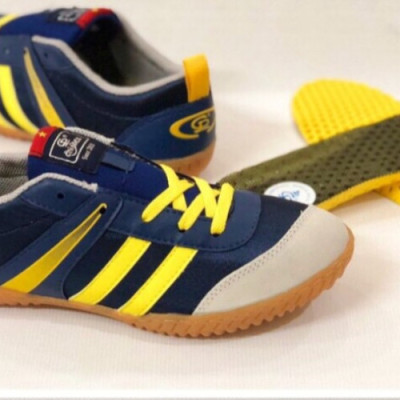 GIÀY ĐÁ BÓNG FUTSAL VẢI CP004F NAVY SỌC VÀNG MAY FULL ĐẾ