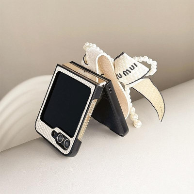 Ốp Lưng Cho Samsung Galaxy Z FLip 6 / Z Flip 5 / Z Flip 4 Smile Đính Đá Nơ To Bản Kèm Dây Ngọc Trai Cầm Tay Xinh Xắn