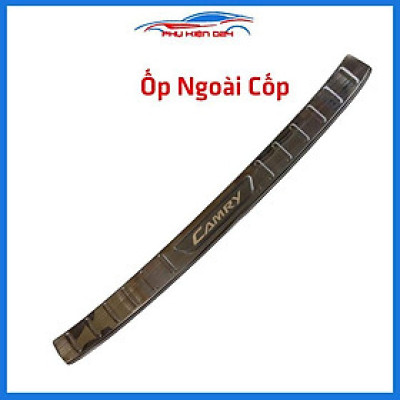 Ốp chống trầy cốp Camry 2019-2020-2021-2022 thép không gỉ vân titan bảo vệ xe chống va đập
