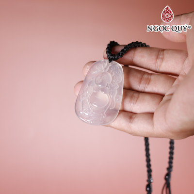 Mặt dây chuyền Phật Di Lặc mã não trắng mệnh thủy, kim - Ngọc Quý Gemstones