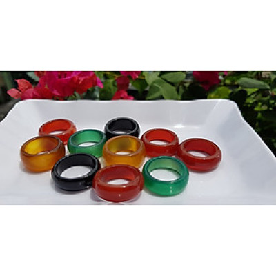 Nhẫn Nam Ni 19mm x cao 9mm Chất liệu đá mã não đủ màu Đỏ Vàng Đen Xanh dương shop giao bất kỳ Các Anh chọn nhẫn màu nào thì inbox shop giao đồng giá ạ      