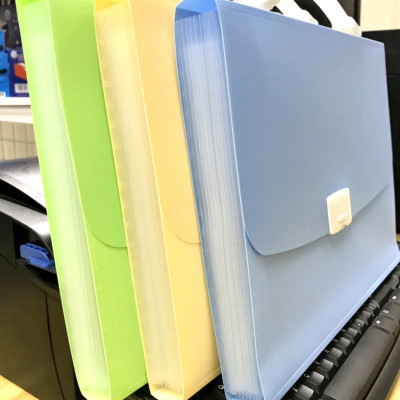 Cặp 12 Ngăn A4 Kidario KEF-1201 ( Giao Màu Ngẫu Nhiên)