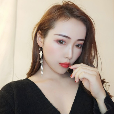 Bông tai xích chữ thập cá tính đẹp độc lạ