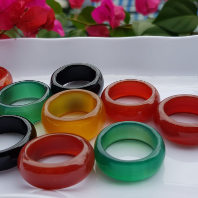 Nhẫn Nam Ni 19mm x cao 9mm Chất liệu đá mã não đủ màu Đỏ Vàng Đen Xanh dương shop giao bất kỳ Các Anh chọn nhẫn màu nào thì inbox shop giao đồng giá ạ      