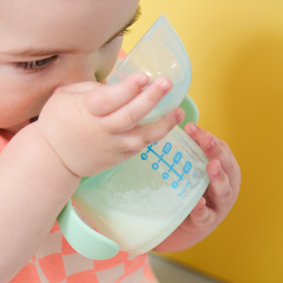 Bình tập uống nước có vòi mút chống tràn, chống sặc Tommee Tippee Soft Spout, 150ml, cho bé từ 4 tháng – Xanh