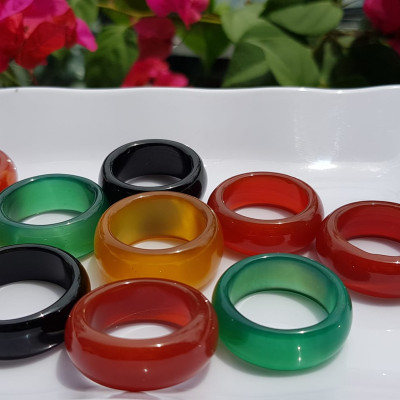 Nhẫn Nam Ni 19mm x cao 9mm Chất liệu đá mã não đủ màu Đỏ Vàng Đen Xanh dương shop giao bất kỳ Các Anh chọn nhẫn màu nào thì inbox shop giao đồng giá ạ      