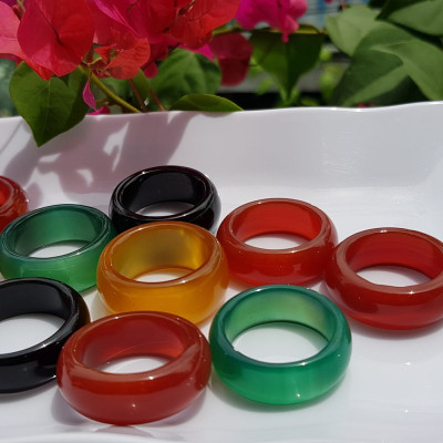 Nhẫn Nam Ni 19mm x cao 9mm Chất liệu đá mã não đủ màu Đỏ Vàng Đen Xanh dương shop giao bất kỳ Các Anh chọn nhẫn màu nào thì inbox shop giao đồng giá ạ      