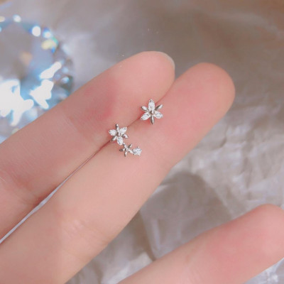 Khuyên tai bạc 925 nụ cọc cạch 1 bên 3 hoa 1 bên 1 hoa xinh xắn độc lạ Dế Bạc - K5840