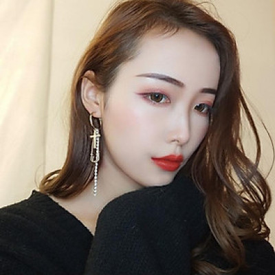 Đôi bông tai đính đá unisex phá cách