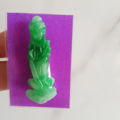 MẶT DÂY CHUYỀN PHẬT MẸ QUAN ÂM ĐỨNG MỚI ĐÁ CẨM THẠCH TỰ NHIÊN  MÀU XANH NGỌC TRẮNG ĐỀU BÓNG BỌC VÀNG ĐEO ĐẸP  Cao 43mmx15mmx4mm Ạ