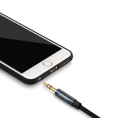 Cáp aux 3,5mm trên ô tô dài 1,5m Ugreen 10686 - Hàng Chính Hãng