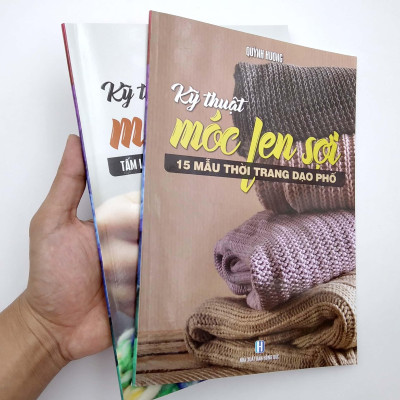 Bộ Sách Móc Len Sợi 15 Mẫu Thời Trang + Móc Len Sợi Tấm Lót, Thảm (Bộ 2 Cuốn)