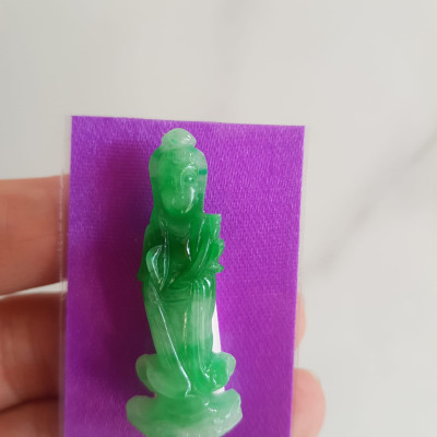 MẶT DÂY CHUYỀN PHẬT MẸ QUAN ÂM ĐỨNG MỚI ĐÁ CẨM THẠCH TỰ NHIÊN  MÀU XANH NGỌC TRẮNG ĐỀU BÓNG BỌC VÀNG ĐEO ĐẸP  Cao 43mmx15mmx4mm Ạ