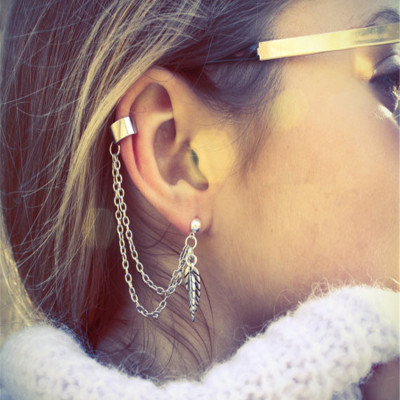 Bông tai Titan nam nữ ôm vành kiểu Mỹ latinh bắt mắt hiện đại