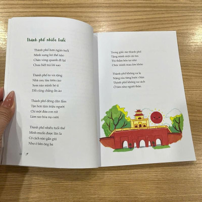 Sách - Bay qua Hồ Gươm (Nhã Nam HCM)