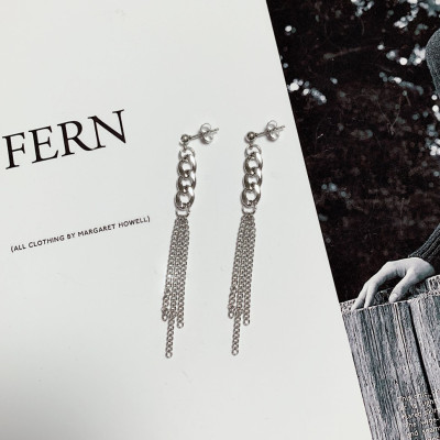 Bông tai nam nữ xích thời thượng bắt trend