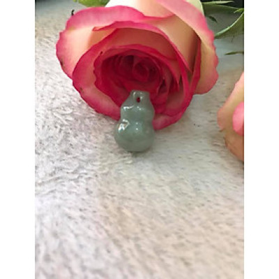 Mặt dây chuyền hồ lô hút tài  Chất liệu 100% đá cẩm thạch tự nhiên  Màu xanh nhẹ bóng đẹp size dài 18mm x ngang 13mm  về bọc lên làm mặt dây chuyền đeo đẹp tốt ạ