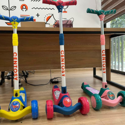 Xe trượt scooter trẻ em Centosy 760, có 2 màu cho bé