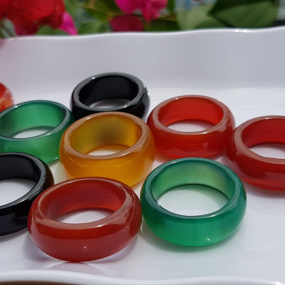 Nhẫn Nam Ni 19mm x cao 9mm Chất liệu đá mã não đủ màu Đỏ Vàng Đen Xanh dương shop giao bất kỳ Các Anh chọn nhẫn màu nào thì inbox shop giao đồng giá ạ      