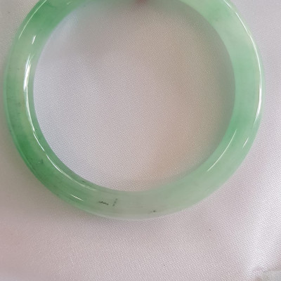 Vòng Mới đá ngọc cẩm thạch tự nhiên TR Lý A SAO 50 Size vòng 50mm x 7,2mm Màu Xanh ngọc lý trắng bóng nhẹ nhàng đẹp bóng xinh đẹp nữ 50kg - 55kg đeo đẹp ạ Món Quà Ý nghĩa Anh Chị tặng Mẹ, Vợ, người thân yêu ạ