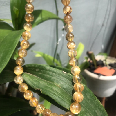 VÒNG CHUỖI ĐEO CỔ ĐÁ THẠCH ANH TÓC VÀNG ĐỒNG TRỤC VIP ĐẸP 9mm ĐÁ THIÊN NHIÊN RẤT SANG