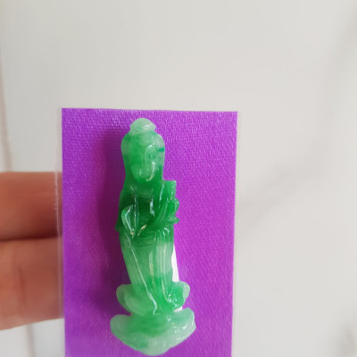 MẶT DÂY CHUYỀN PHẬT MẸ QUAN ÂM ĐỨNG MỚI ĐÁ CẨM THẠCH TỰ NHIÊN  MÀU XANH NGỌC TRẮNG ĐỀU BÓNG BỌC VÀNG ĐEO ĐẸP  Cao 43mmx15mmx4mm Ạ