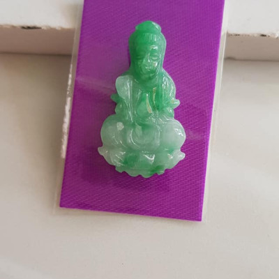 Mặt dây chuyền Phật Quan Âm Ngồi tay cầm bình nước cam lộ đá ngọc cẩm thạch tự nhiên đẹp Nữ size nhỏ Cao 36mm x N 20mm x S5mm Màu xanh ngọc trắng lý nhẹ nhàng đều bóng các Chị bọc vàng đeo đẹp ạ