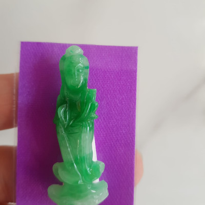 MẶT DÂY CHUYỀN PHẬT MẸ QUAN ÂM ĐỨNG MỚI ĐÁ CẨM THẠCH TỰ NHIÊN  MÀU XANH NGỌC TRẮNG ĐỀU BÓNG BỌC VÀNG ĐEO ĐẸP  Cao 43mmx15mmx4mm Ạ